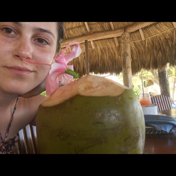 Meet your Posher, Kelli - Picture 1 of 1